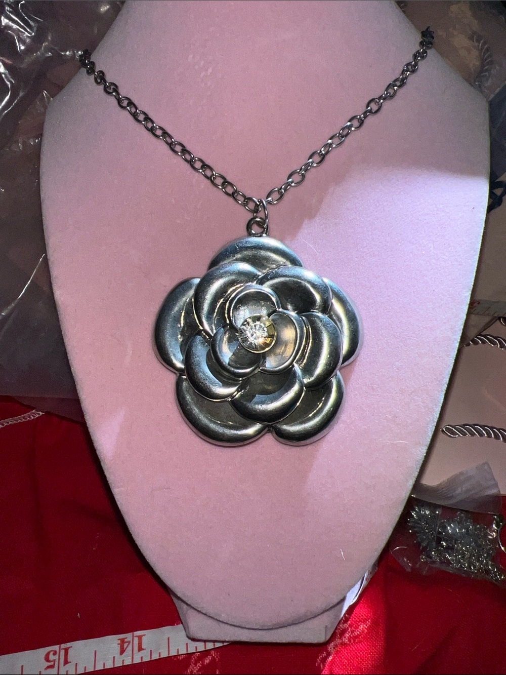 Forever 21 Silver Tone Flower Pendant Necklace (J0058) - Picture 2 of 5